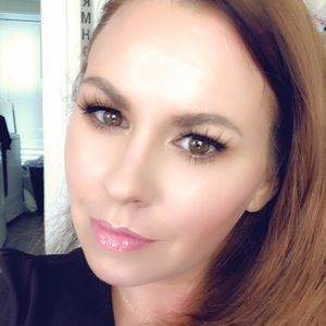 Meet your Posher, Cynthia